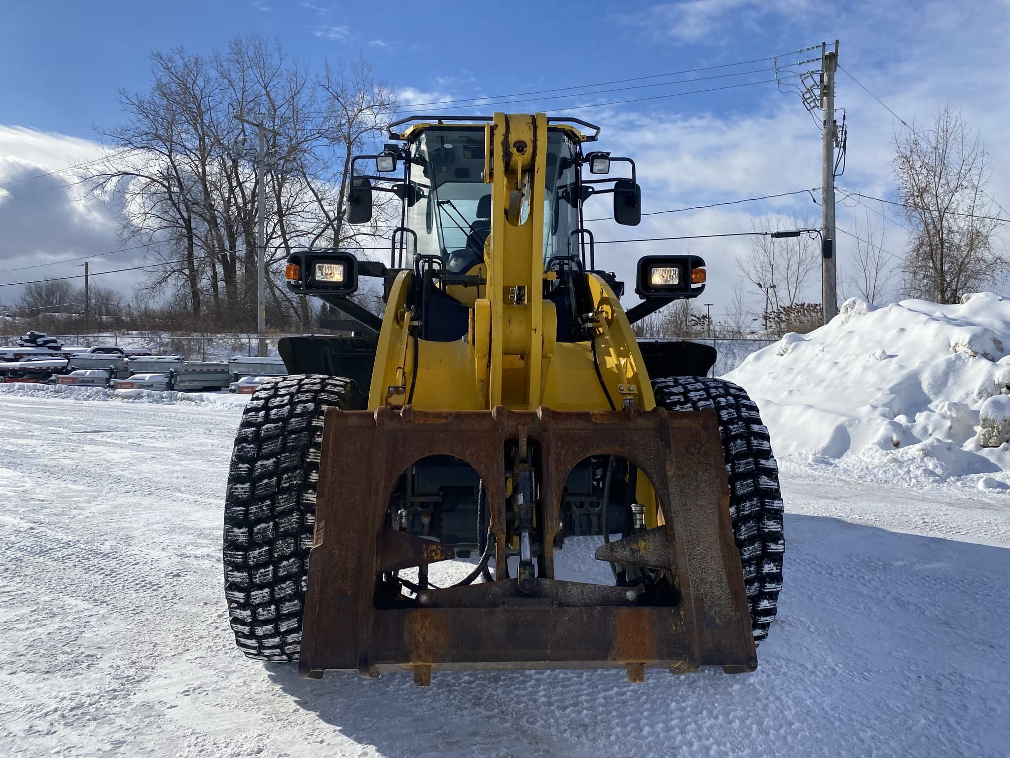 2022 Komatsu WA320-8